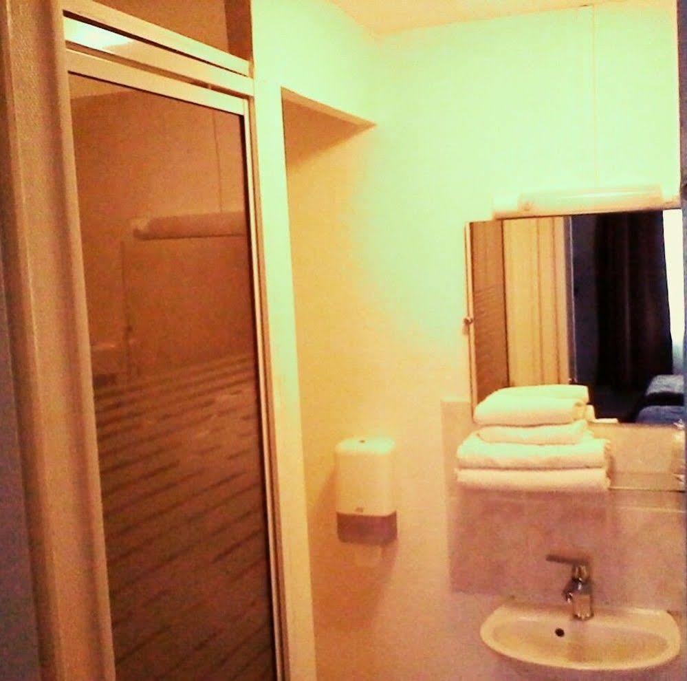Hotel De La Paix Caen Zewnętrze zdjęcie