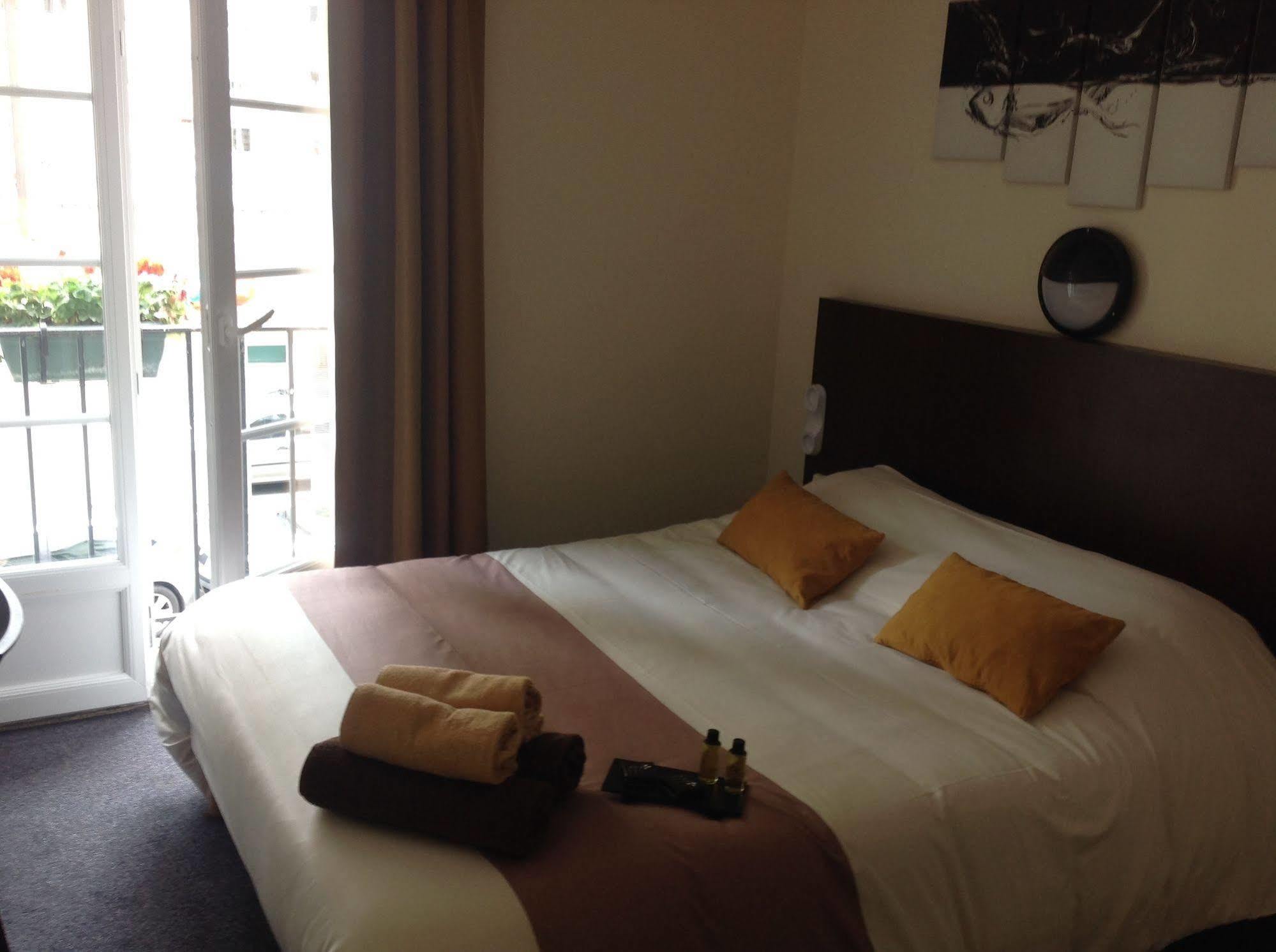 Hotel De La Paix Caen Zewnętrze zdjęcie